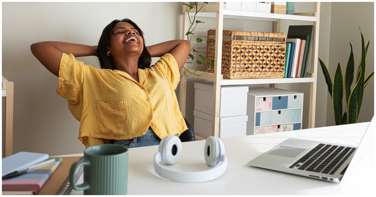 Revitalize Your Lunch Break: 5 Easy Exercises to Boost Energy and Focus Without Missing a Beat